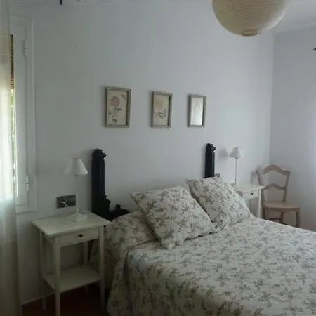 Casa De Pueblo Con Jardin Hébergement de vacances